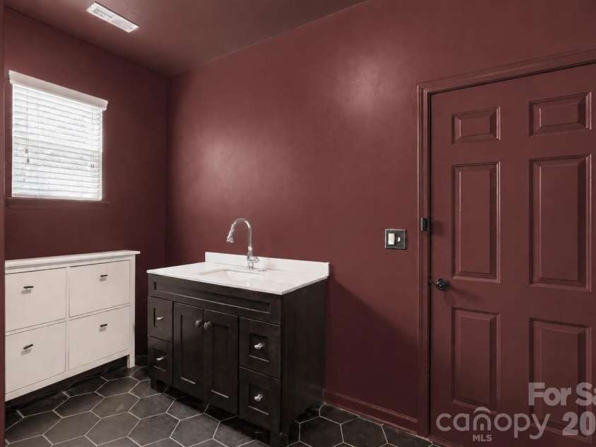 607 Winter Walk Lane, Lake Wylie, SC 29710.  MLS# CAR4415998, YatesRealty ID 47006. Mudroom