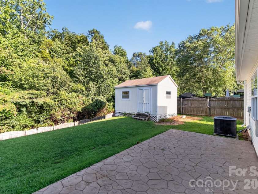126 Tannin Way, Lexington, NC 27295.  MLS# CAR4418631, YatesRealty ID 47007. 