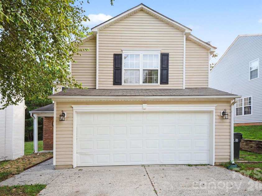 10220 Seedling Lane, Charlotte, NC 28214.  MLS# CAR4414676, YatesRealty ID 47009. 
