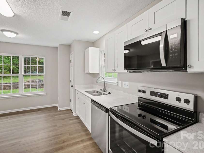 10220 Seedling Lane, Charlotte, NC 28214.  MLS# CAR4414676, YatesRealty ID 47009. 