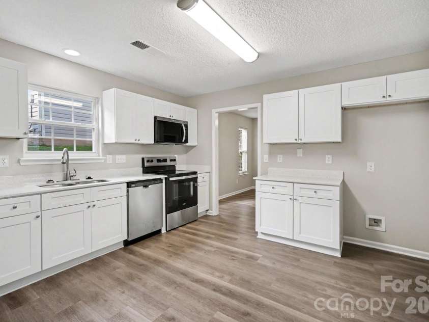 10220 Seedling Lane, Charlotte, NC 28214.  MLS# CAR4414676, YatesRealty ID 47009. 