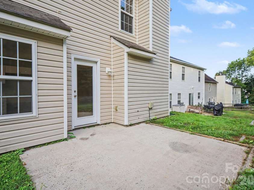 10220 Seedling Lane, Charlotte, NC 28214.  MLS# CAR4414676, YatesRealty ID 47009. 