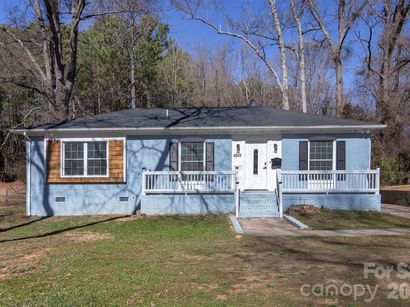 6515 Farmway Place, Charlotte, NC 28215.  MLS# CAR4345993, YatesRealty ID 4701. 