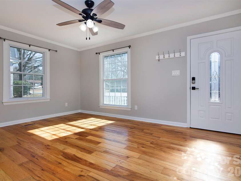 6515 Farmway Place, Charlotte, NC 28215.  MLS# CAR4345993, YatesRealty ID 4701. 