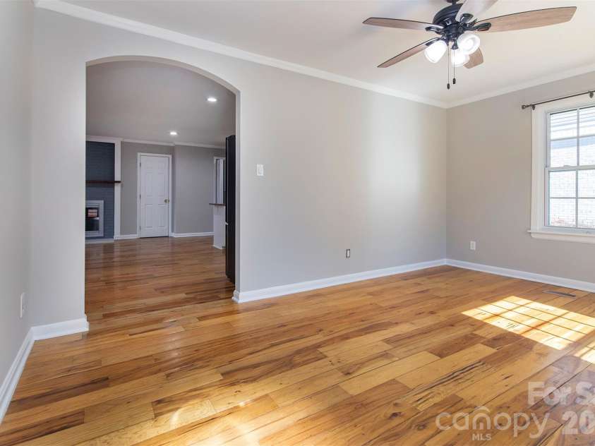 6515 Farmway Place, Charlotte, NC 28215.  MLS# CAR4345993, YatesRealty ID 4701. 