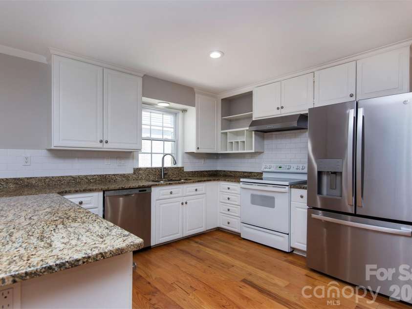 6515 Farmway Place, Charlotte, NC 28215.  MLS# CAR4345993, YatesRealty ID 4701. 