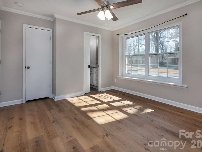 6515 Farmway Place, Charlotte, NC 28215.  MLS# CAR4345993, YatesRealty ID 4701. 