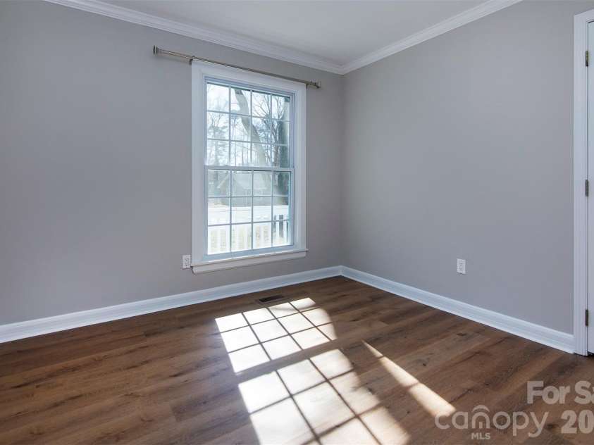 6515 Farmway Place, Charlotte, NC 28215.  MLS# CAR4345993, YatesRealty ID 4701. 