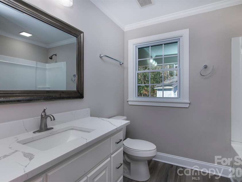 6515 Farmway Place, Charlotte, NC 28215.  MLS# CAR4345993, YatesRealty ID 4701. 