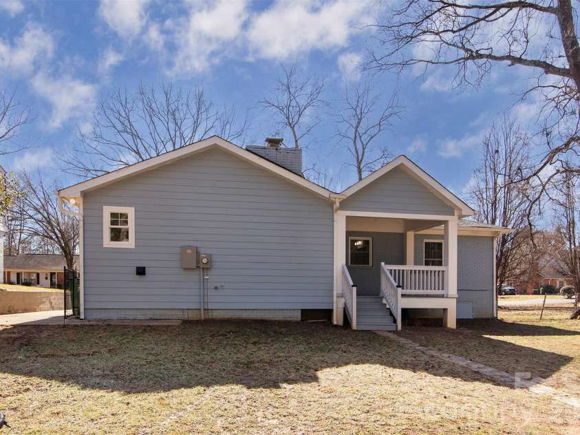 6515 Farmway Place, Charlotte, NC 28215.  MLS# CAR4345993, YatesRealty ID 4701. 