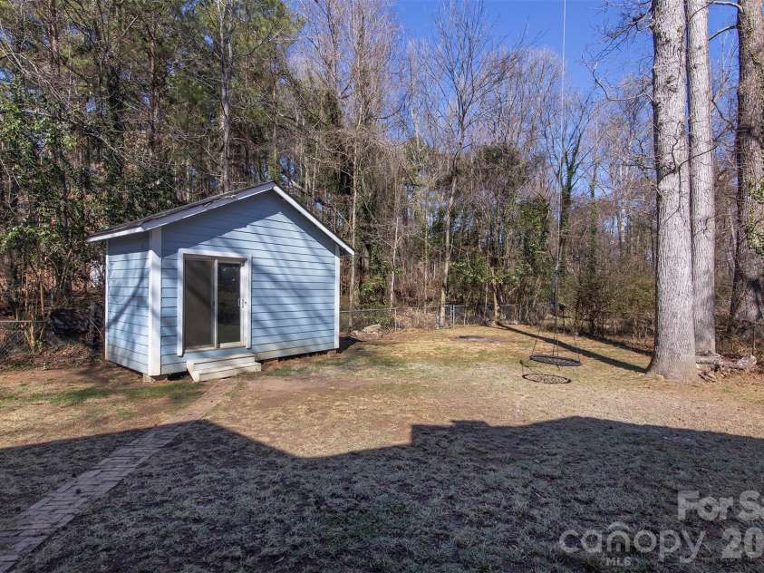 6515 Farmway Place, Charlotte, NC 28215.  MLS# CAR4345993, YatesRealty ID 4701. 