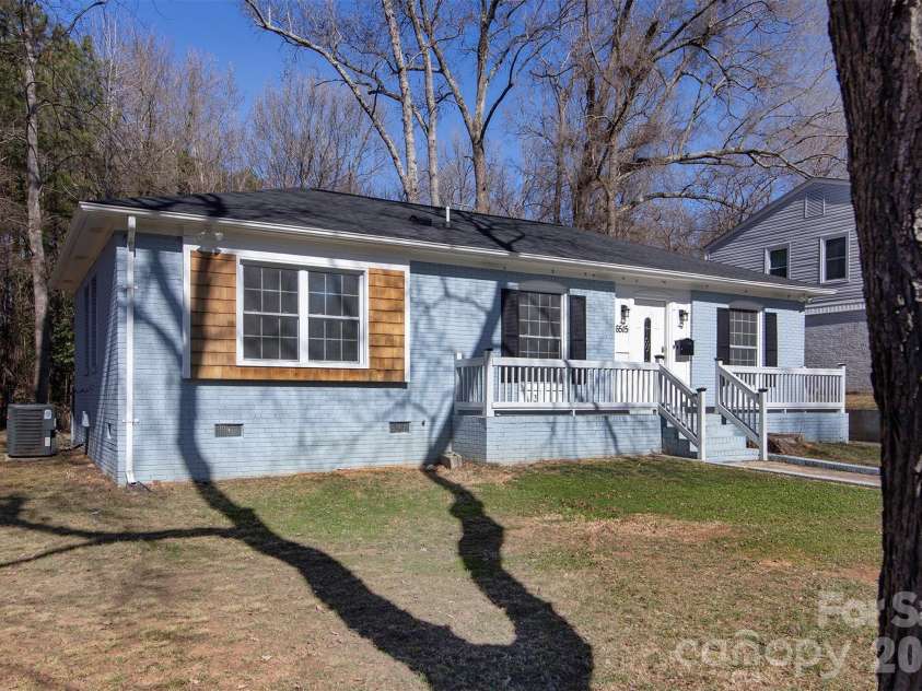 6515 Farmway Place, Charlotte, NC 28215.  MLS# CAR4345993, YatesRealty ID 4701. 