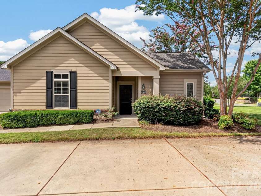 4745 Polo Gate Boulevard, Charlotte, NC 28216.  MLS# CAR4418374, YatesRealty ID 47010. 