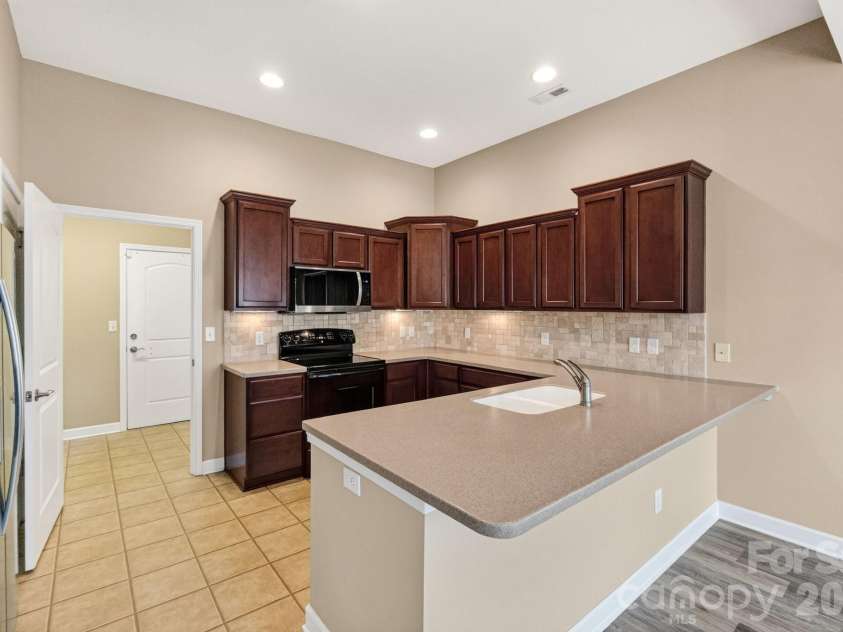 4745 Polo Gate Boulevard, Charlotte, NC 28216.  MLS# CAR4418374, YatesRealty ID 47010. 