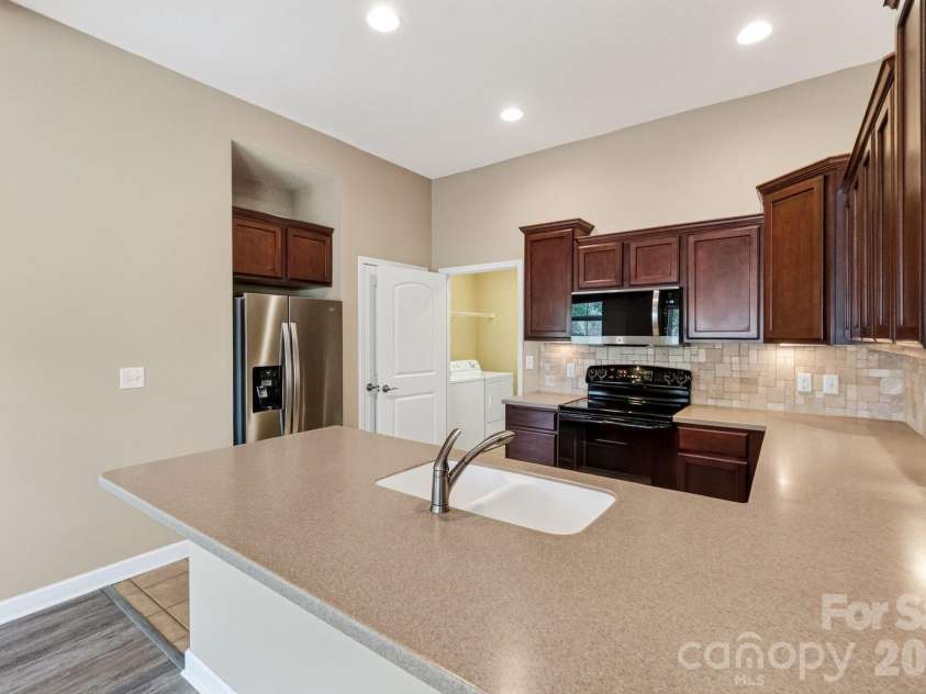 4745 Polo Gate Boulevard, Charlotte, NC 28216.  MLS# CAR4418374, YatesRealty ID 47010. 