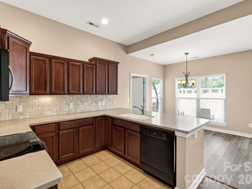 4745 Polo Gate Boulevard, Charlotte, NC 28216.  MLS# CAR4418374, YatesRealty ID 47010. 