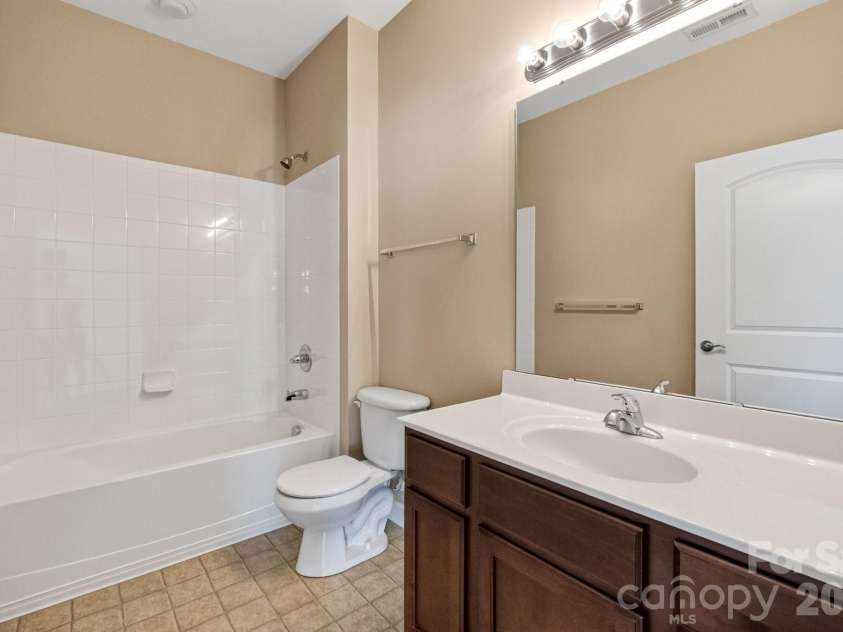 4745 Polo Gate Boulevard, Charlotte, NC 28216.  MLS# CAR4418374, YatesRealty ID 47010. 