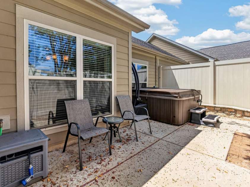 4745 Polo Gate Boulevard, Charlotte, NC 28216.  MLS# CAR4418374, YatesRealty ID 47010. 