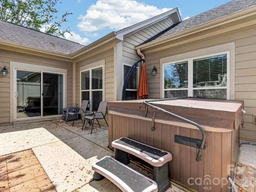 4745 Polo Gate Boulevard, Charlotte, NC 28216.  MLS# CAR4418374, YatesRealty ID 47010. 