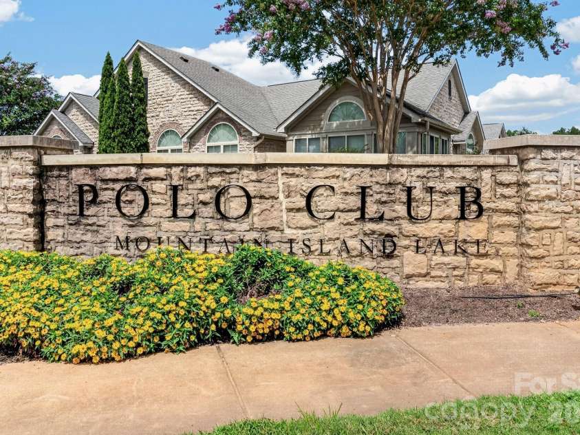 4745 Polo Gate Boulevard, Charlotte, NC 28216.  MLS# CAR4418374, YatesRealty ID 47010. Gated community