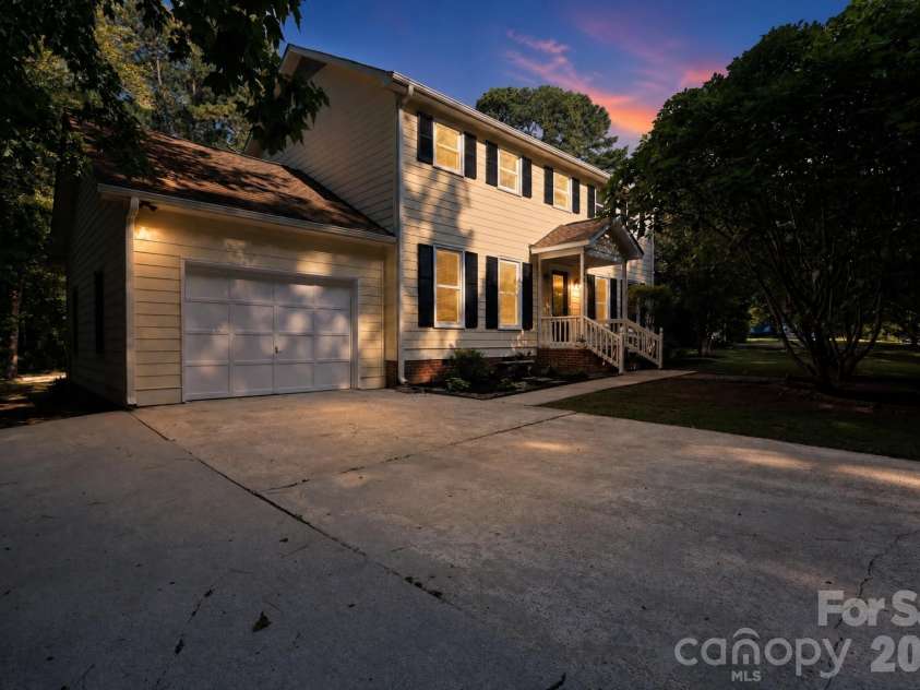 1424 Laughridge Drive, Cary, NC 27511.  MLS# CAR4418664, YatesRealty ID 47011. 