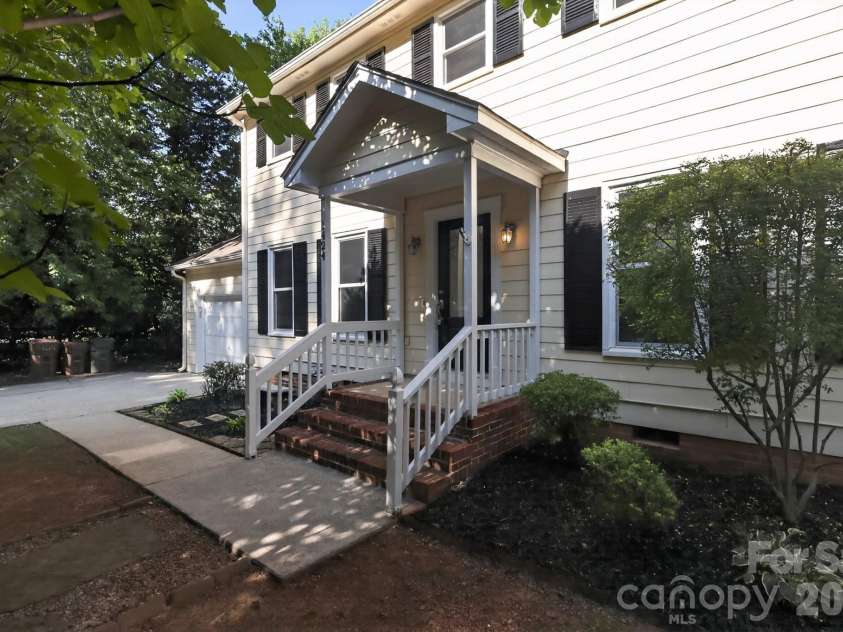 1424 Laughridge Drive, Cary, NC 27511.  MLS# CAR4418664, YatesRealty ID 47011. 