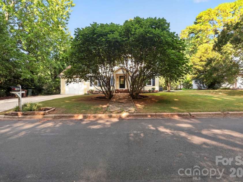 1424 Laughridge Drive, Cary, NC 27511.  MLS# CAR4418664, YatesRealty ID 47011. 