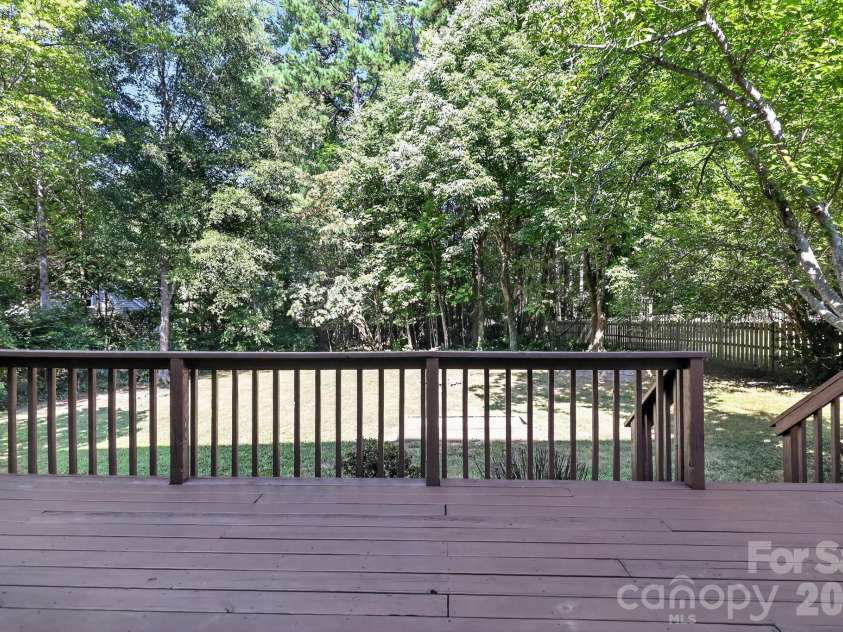 1424 Laughridge Drive, Cary, NC 27511.  MLS# CAR4418664, YatesRealty ID 47011. 