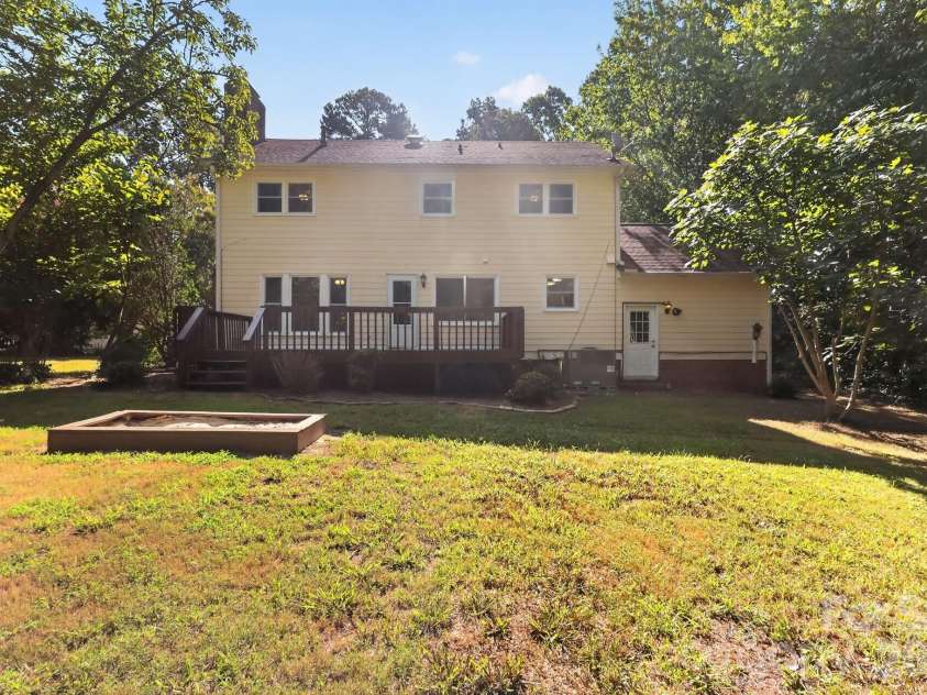 1424 Laughridge Drive, Cary, NC 27511.  MLS# CAR4418664, YatesRealty ID 47011. 