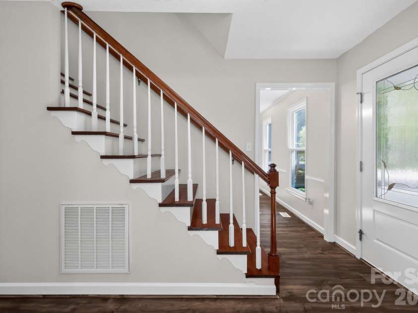 1424 Laughridge Drive, Cary, NC 27511.  MLS# CAR4418664, YatesRealty ID 47011. 