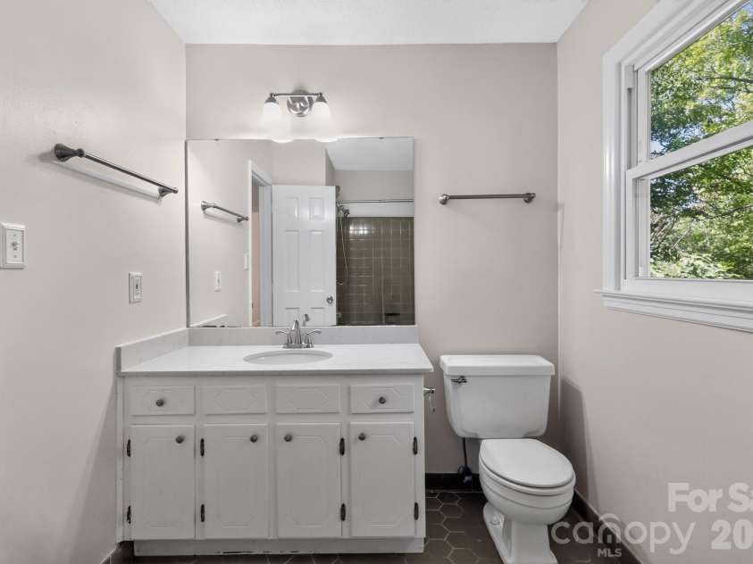 1424 Laughridge Drive, Cary, NC 27511.  MLS# CAR4418664, YatesRealty ID 47011. 