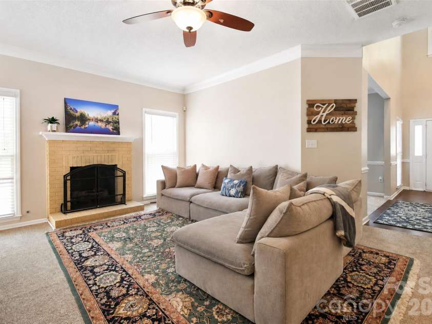 3837 Beauvista Drive, Charlotte, NC 28269.  MLS# CAR4418760, YatesRealty ID 47012. 