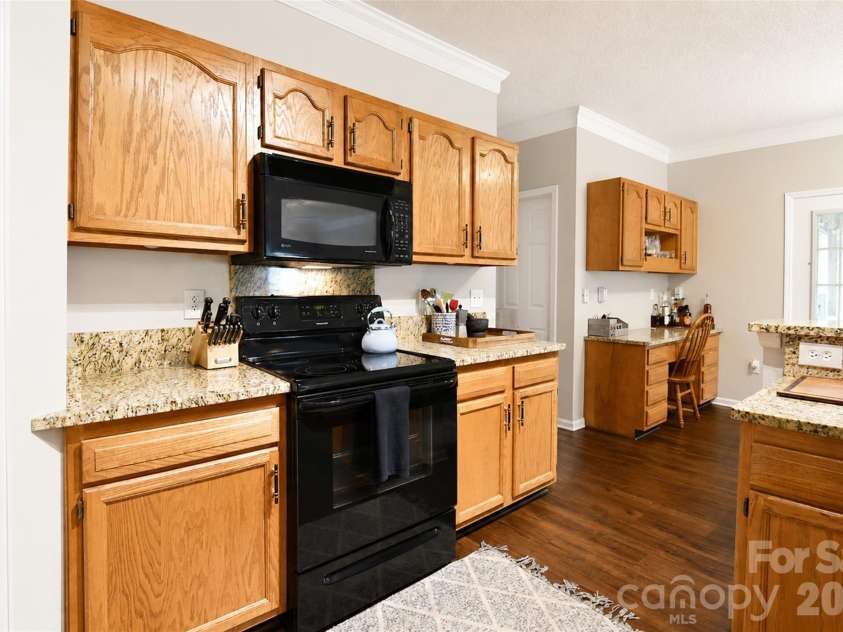 3837 Beauvista Drive, Charlotte, NC 28269.  MLS# CAR4418760, YatesRealty ID 47012. 