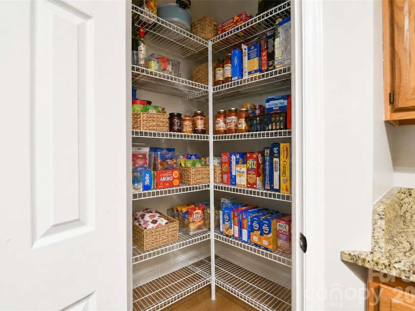 3837 Beauvista Drive, Charlotte, NC 28269.  MLS# CAR4418760, YatesRealty ID 47012. 