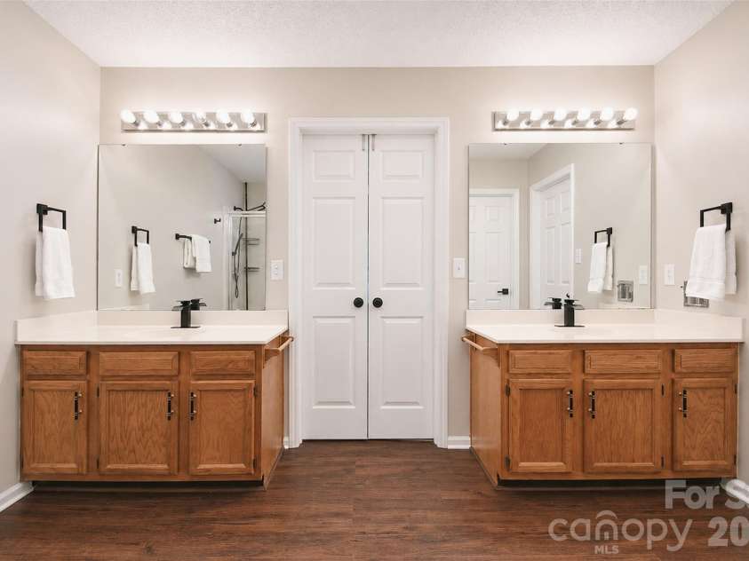 3837 Beauvista Drive, Charlotte, NC 28269.  MLS# CAR4418760, YatesRealty ID 47012. 