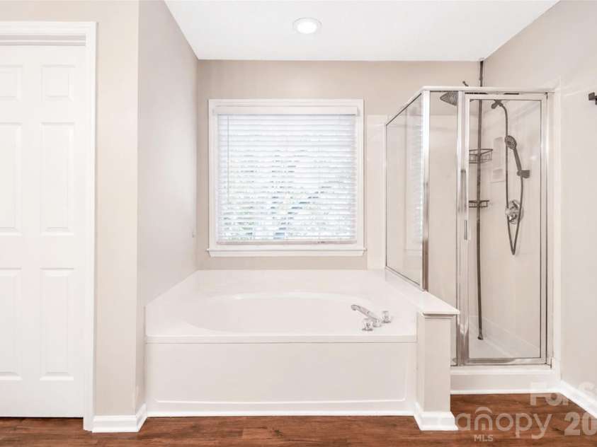 3837 Beauvista Drive, Charlotte, NC 28269.  MLS# CAR4418760, YatesRealty ID 47012. 