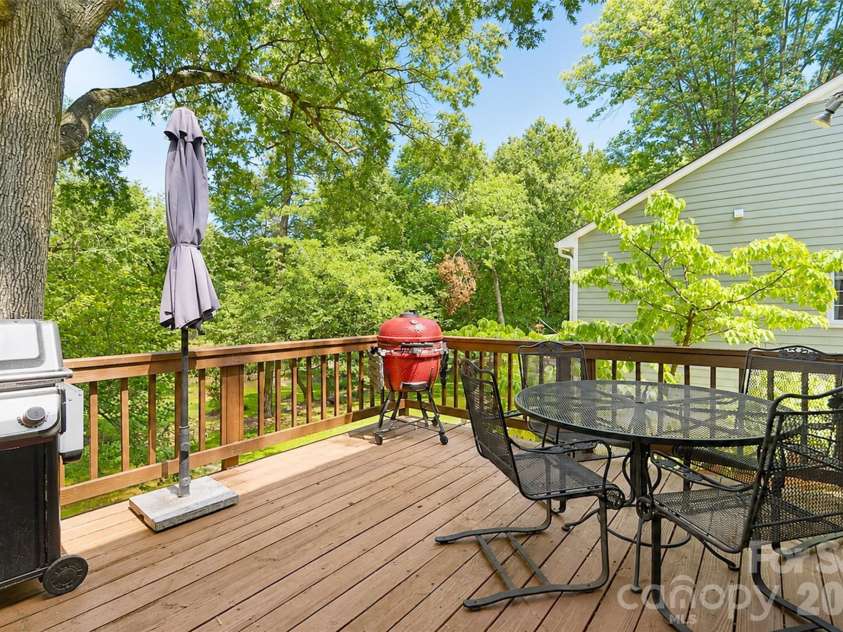 3837 Beauvista Drive, Charlotte, NC 28269.  MLS# CAR4418760, YatesRealty ID 47012. 