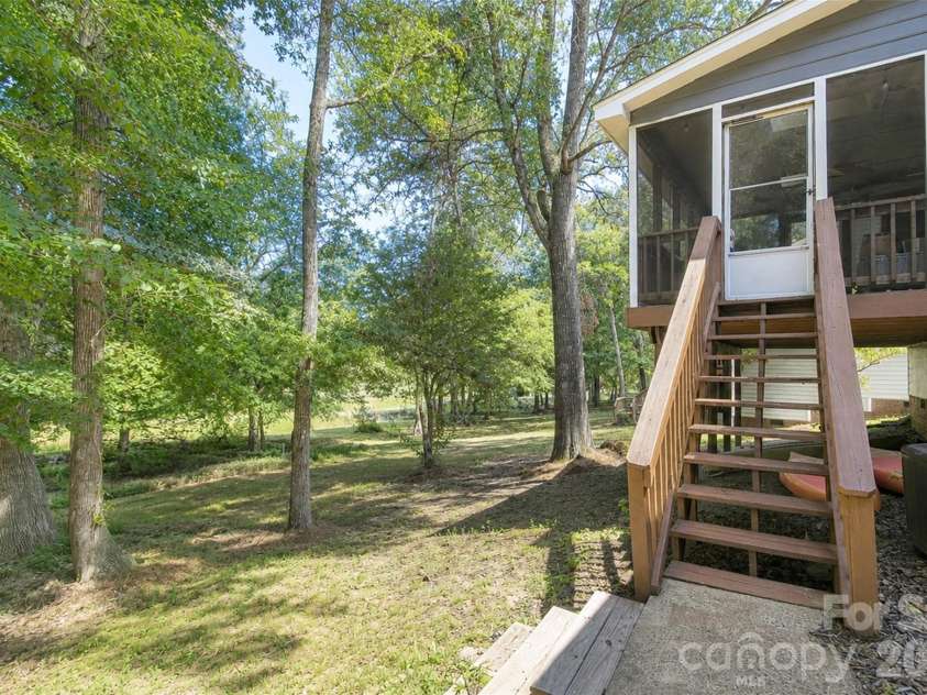 3837 Beauvista Drive, Charlotte, NC 28269.  MLS# CAR4418760, YatesRealty ID 47012. 