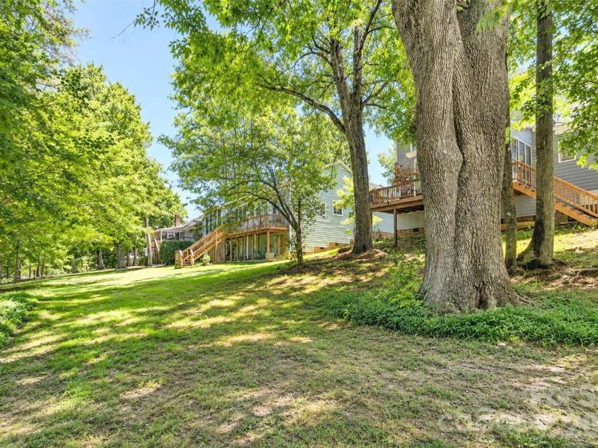 3837 Beauvista Drive, Charlotte, NC 28269.  MLS# CAR4418760, YatesRealty ID 47012. 