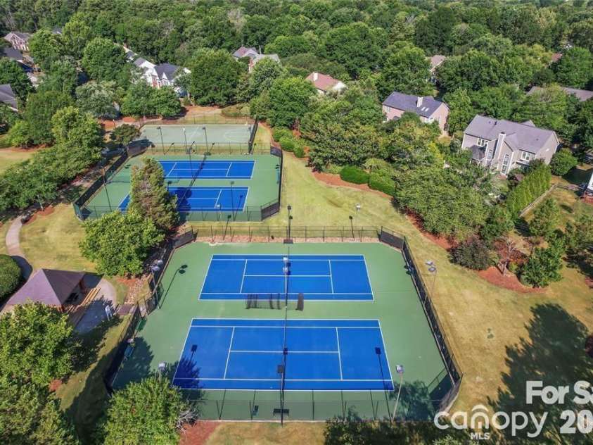 3837 Beauvista Drive, Charlotte, NC 28269.  MLS# CAR4418760, YatesRealty ID 47012. 