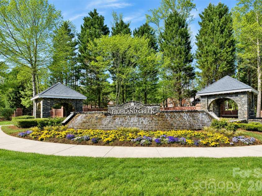 3837 Beauvista Drive, Charlotte, NC 28269.  MLS# CAR4418760, YatesRealty ID 47012. 