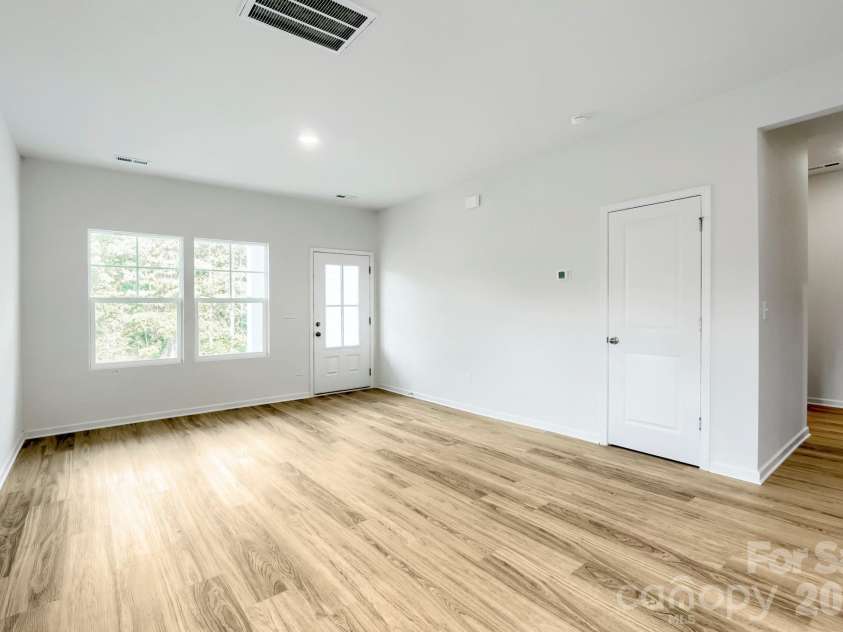 178 Panther Creek Road, Troutman, NC 28166.  MLS# CAR4418750, YatesRealty ID 47013. Great Room