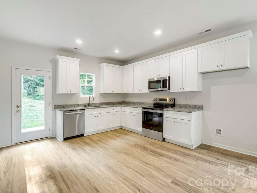 178 Panther Creek Road, Troutman, NC 28166.  MLS# CAR4418750, YatesRealty ID 47013. Kitchen