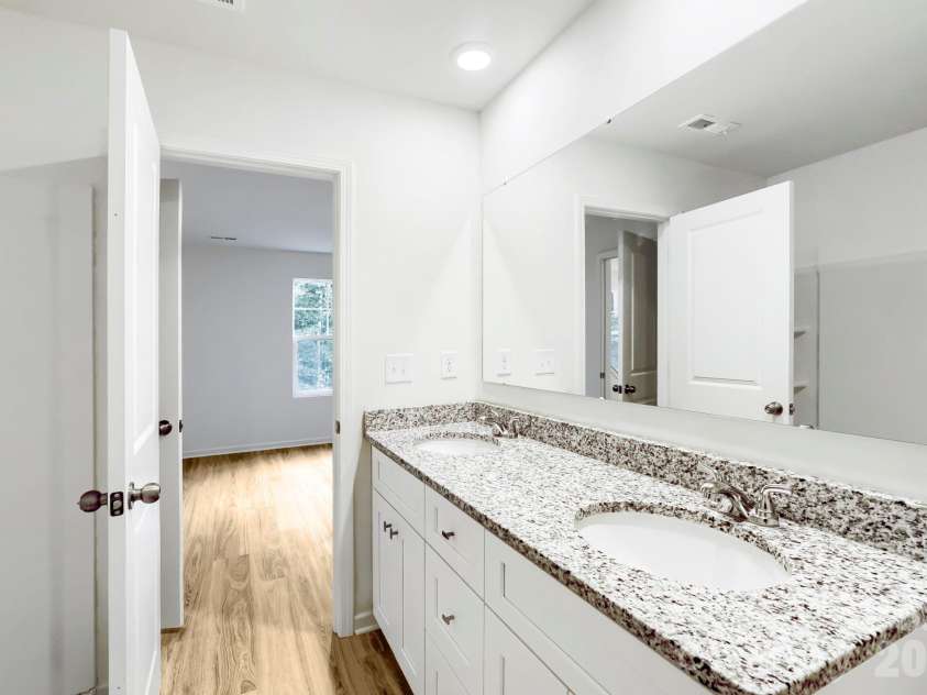 178 Panther Creek Road, Troutman, NC 28166.  MLS# CAR4418750, YatesRealty ID 47013. Primary Bathroom