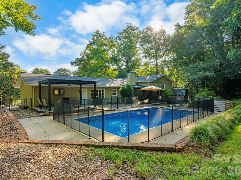 2015 12th Street, Hickory, NC 28601.  MLS# CAR4418575, YatesRealty ID 47014. 