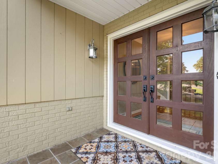 2015 12th Street, Hickory, NC 28601.  MLS# CAR4418575, YatesRealty ID 47014. 