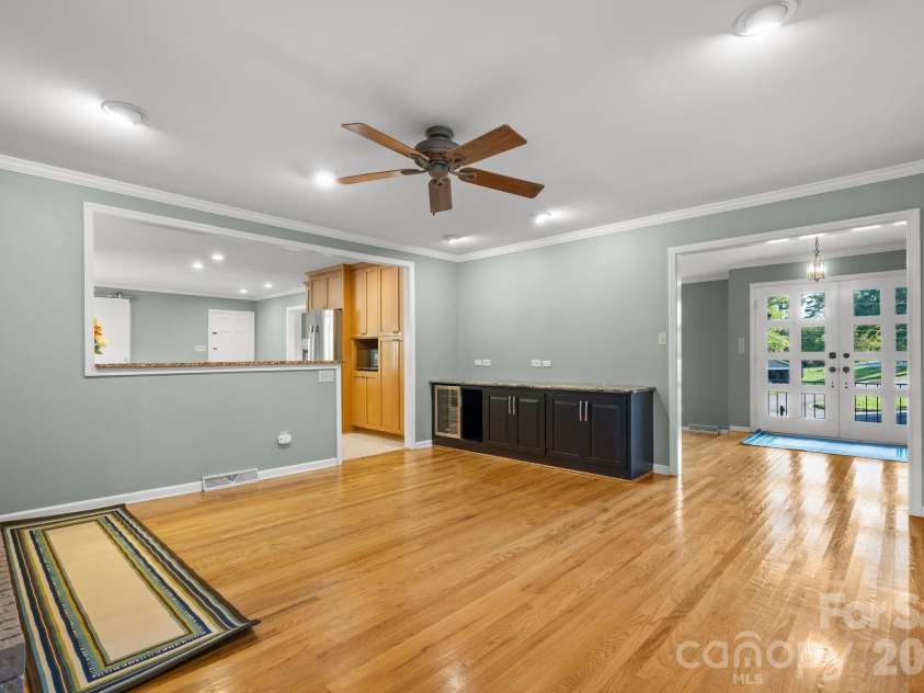 2015 12th Street, Hickory, NC 28601.  MLS# CAR4418575, YatesRealty ID 47014. 