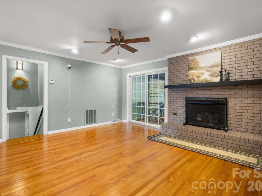 2015 12th Street, Hickory, NC 28601.  MLS# CAR4418575, YatesRealty ID 47014. 