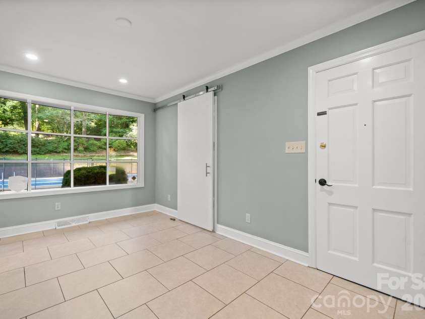 2015 12th Street, Hickory, NC 28601.  MLS# CAR4418575, YatesRealty ID 47014. 