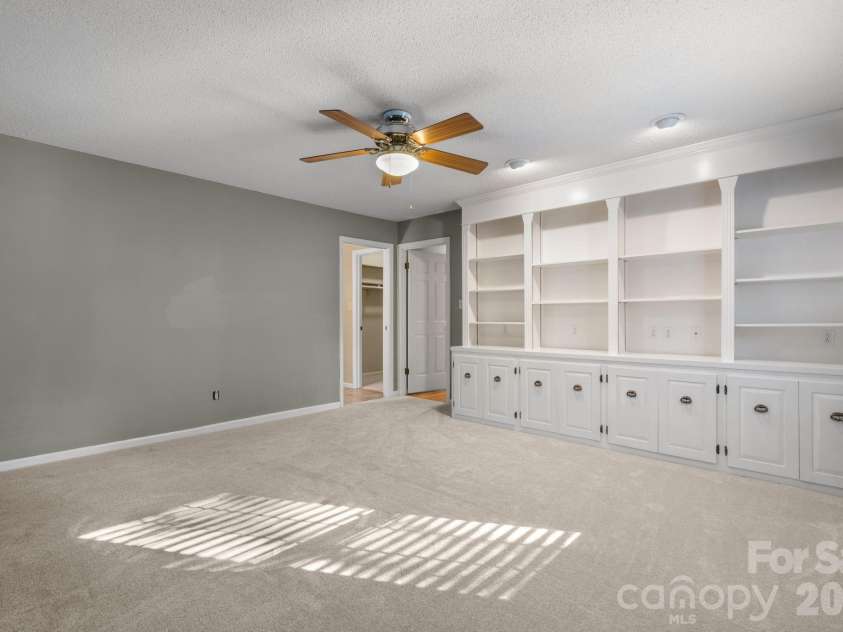2015 12th Street, Hickory, NC 28601.  MLS# CAR4418575, YatesRealty ID 47014. 